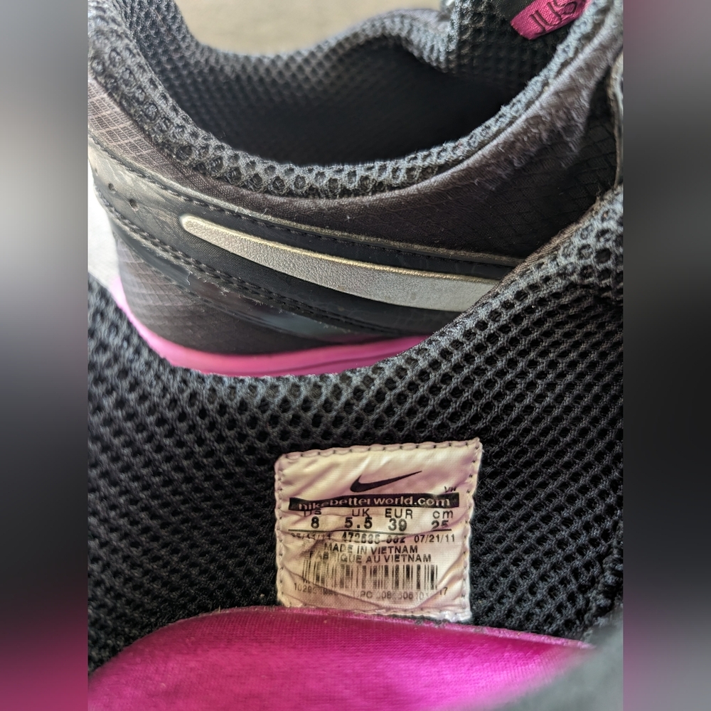 Ladies Nike Sneakers - Picture 4 of 7